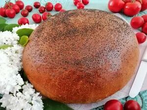 Wiejski-chleb-z-makiem-na-zakwasie-pszennym.jpg