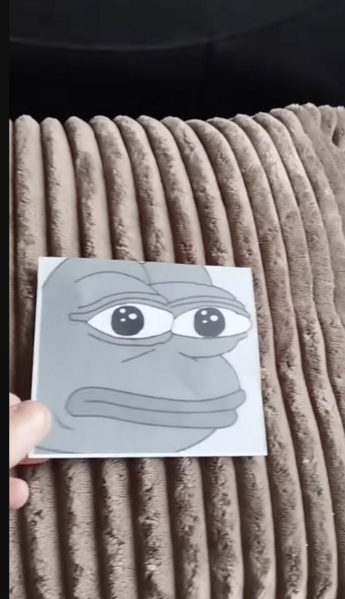 File:Attentionauxgenouilles.png